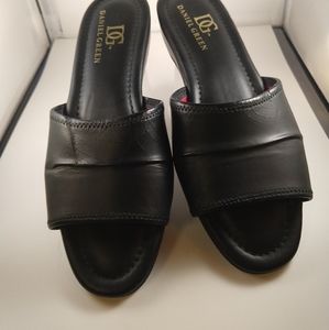 Daniel Green "Comfy" Black Slippers, Size 7 AA